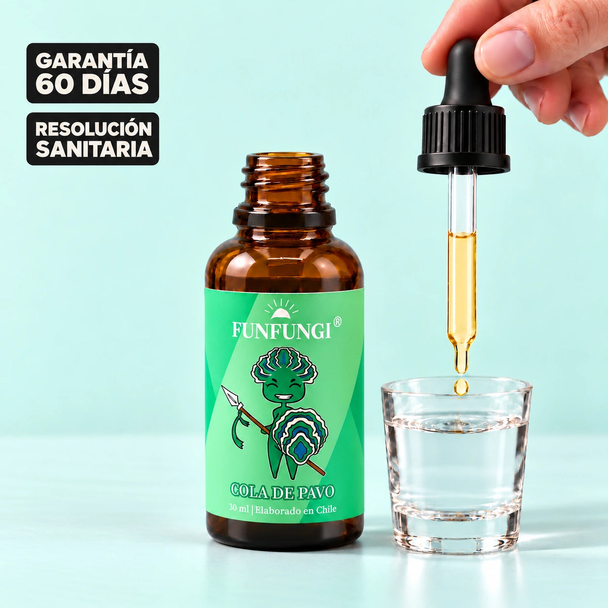 Extracto de Cola de Pavo FunFungi, en un frasco ámbar de 30 ml junto a un vaso de agua y una mano con gotero, con sellos de garantía de 60 días y resolución sanitaria.